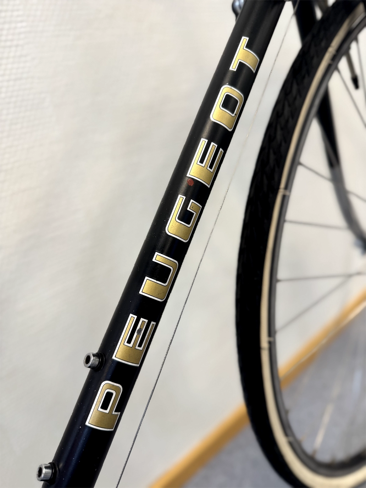 Peugeot Super Sport Vintage Racer med gull dekaler