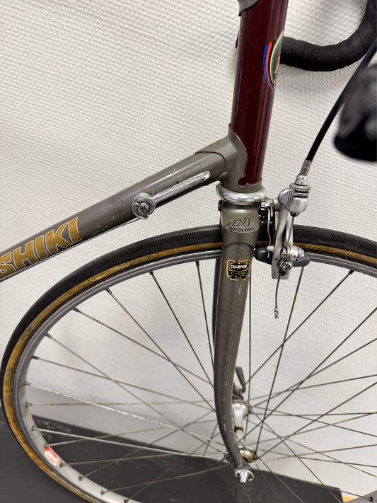 Nishiki, olympic royale, detaljebilde av gaffel. 