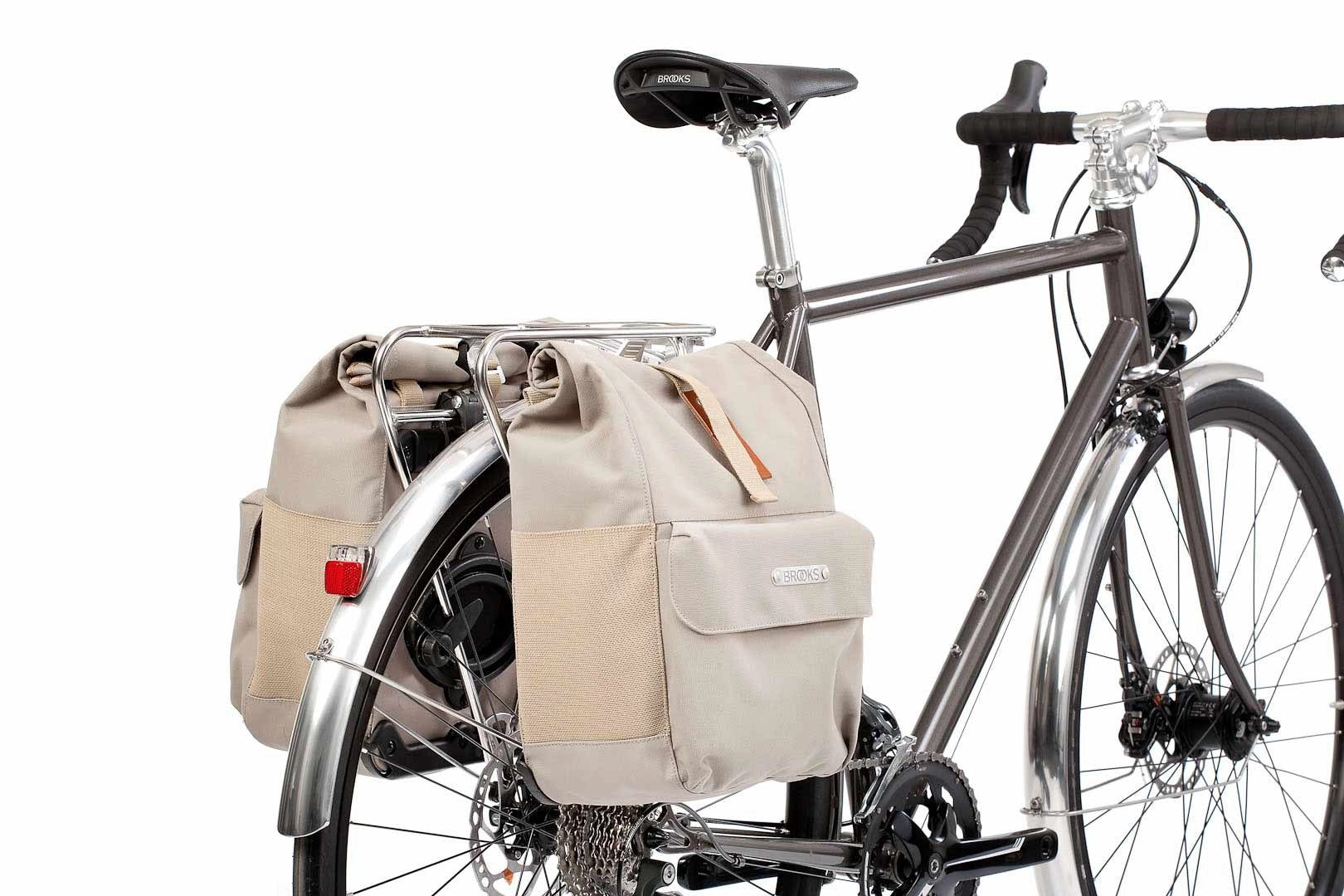 Pelago Commuter Rear Rack montert på sykkel med veske